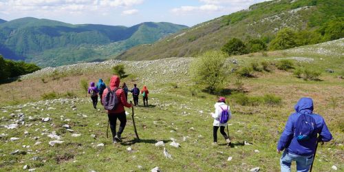 La montagna ti aspetta: escursioni, yoga e natura sul Monte Camposauro La montagna ti aspetta: escursioni, yoga e natura sul Monte Camposauro
