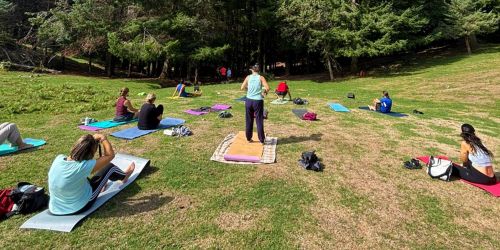 Si conclude il percorso di yoga sul Monte Camposauro: benessere, natura e condivisione Si conclude il percorso di yoga sul Monte Camposauro: benessere, natura e condivisione